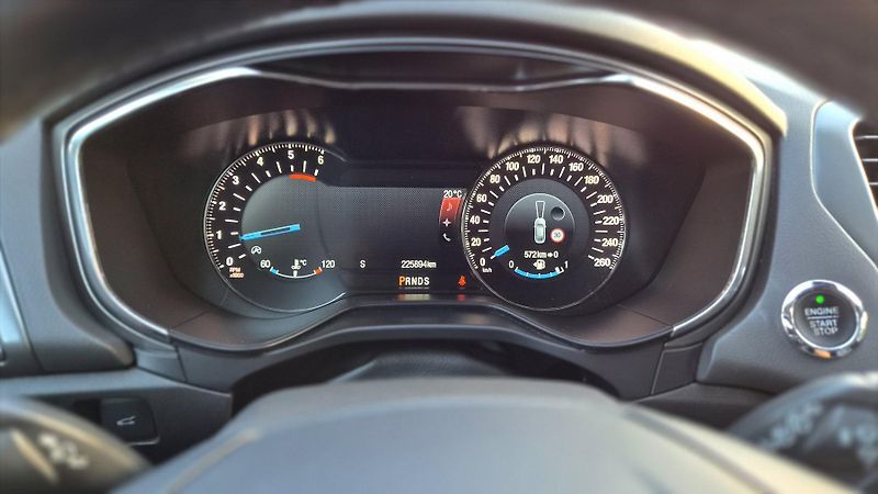 Ford Mondeo (2016) 2.0 TDCi Bi-Turbo 154 kW - fotka 21 z 25