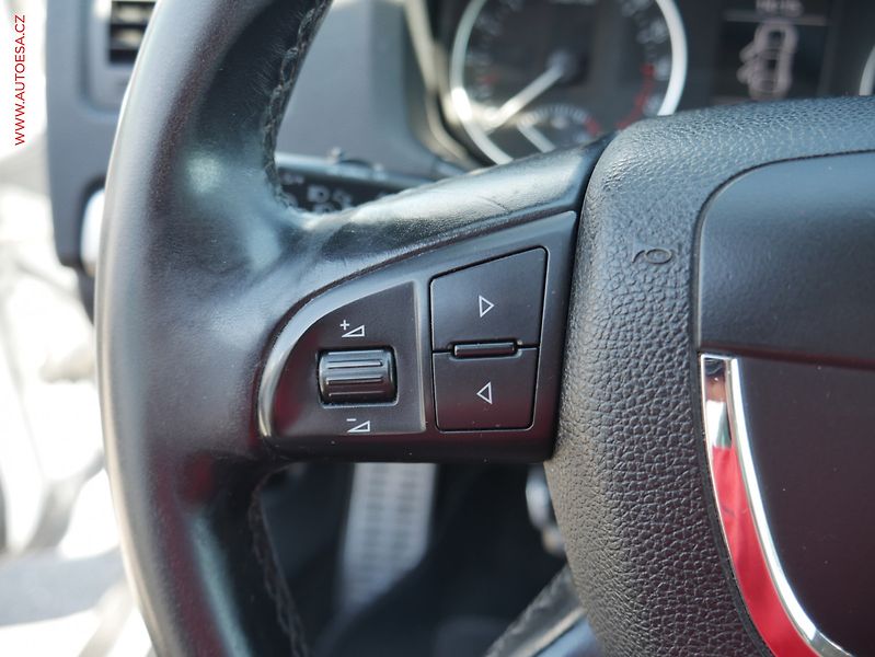 Škoda Octavia (2013) 2.0 TDI 4x4, ČR, Bixenon, AC - fotka 19 z 24