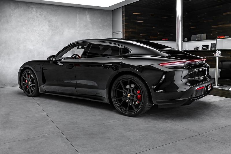 Porsche Taycan GTS - fotka 7 z 26