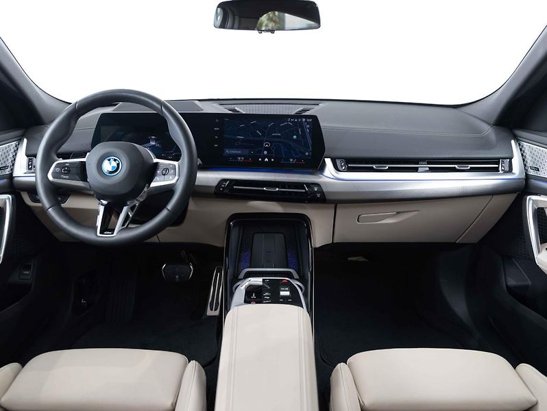 BMW iX2 xDrive30 - fotka 12 z 22
