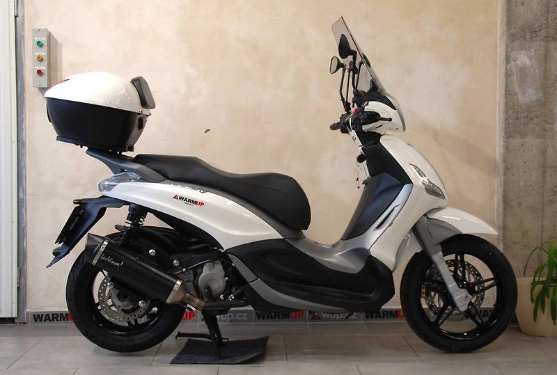 Piaggio Beverly 350 (2015) ABS + ASR - fotka 1 z 22
