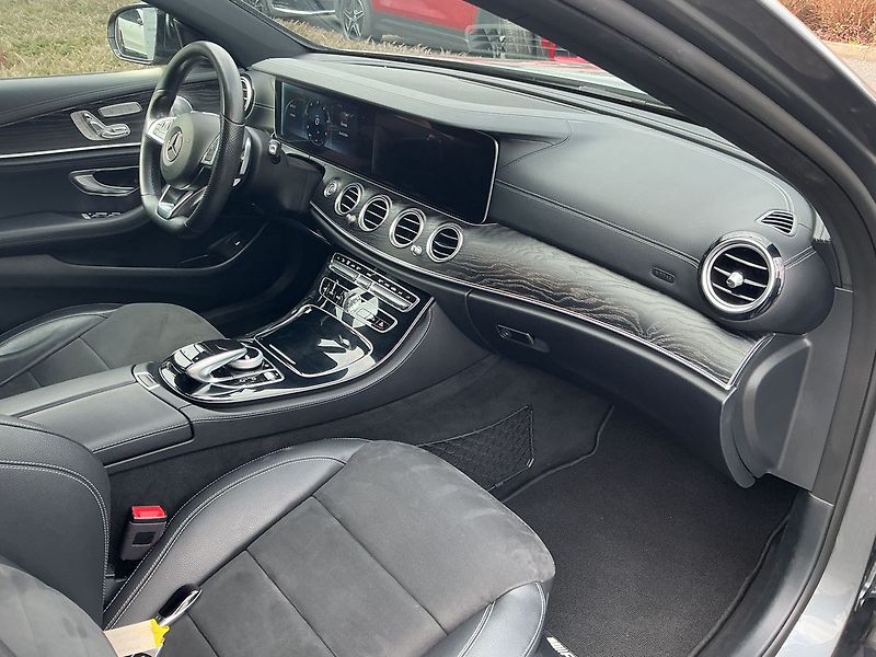 Mercedes-Benz Třídy E 350 d AVANTGARDE 4MATIC - fotka 18 z 25