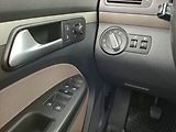 Volkswagen Touran (2008) Cross 2.0 TDI, Tempomat - náhled 15