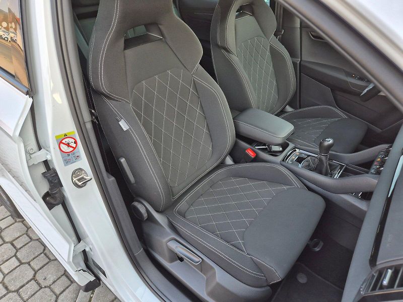 Škoda Karoq (2025) Sportline 1.5TSi 110kW 6°manuá - fotka 18 z 30