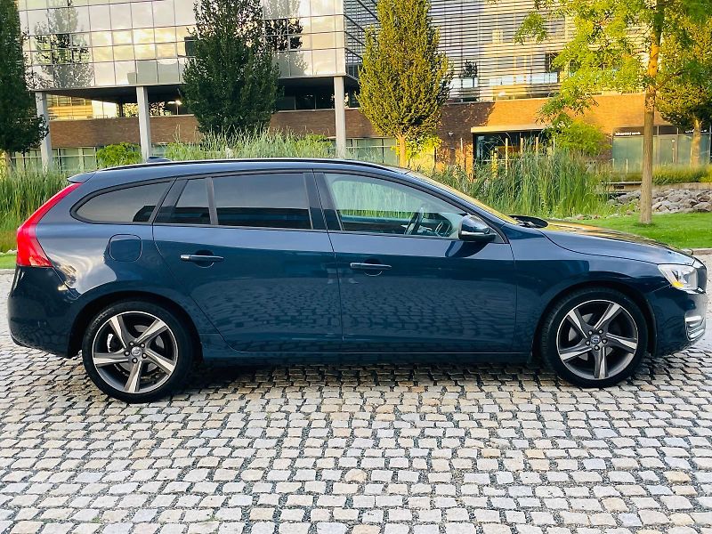 Volvo V60 2.0D3 5VÁLEC SERVISKA TAŽNÉ - fotka 10 z 45