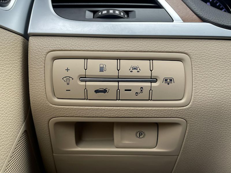 Hyundai Genesis EXCLUSIVE 3.8 GDI V6 4x4 232kW - fotka 24 z 33