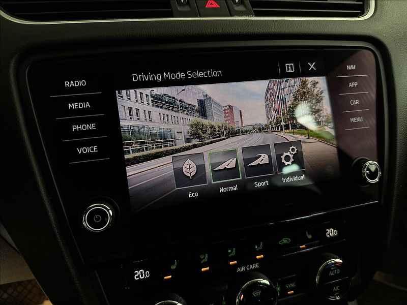 Škoda Octavia 2.0TDI 135kW 4x4 DSG L&K - fotka 25 z 44