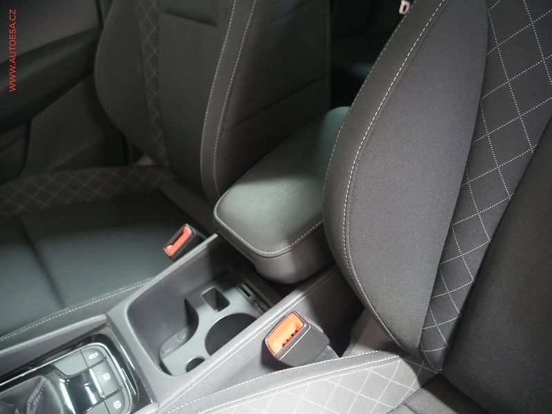 Škoda Karoq (2019) 2.0 TDi, Ambition, LED, navi - fotka 24 z 24