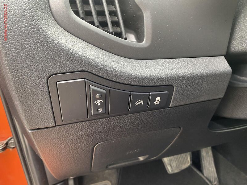 Kia Sportage (2011) 2.0 GDi, Spirit, AT, xenon - fotka 14 z 16