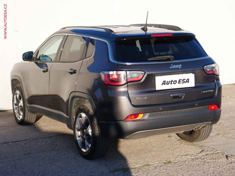 Jeep Compass (2017) 2.0 MJT 4x4, AT, navi, park - fotka 4 z 15