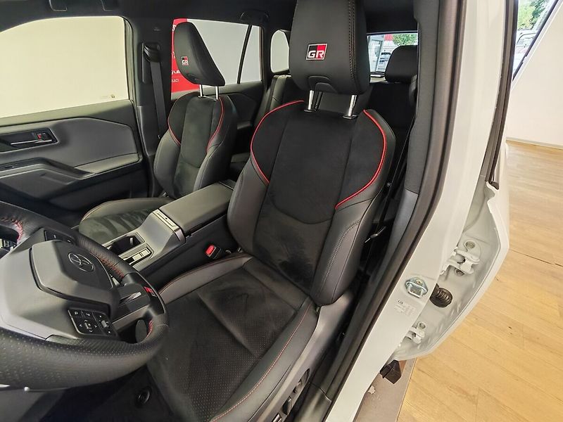 Toyota RAV4 2.5 Hybrid GR Sport 4WD e-CVT - fotka 15 z 47
