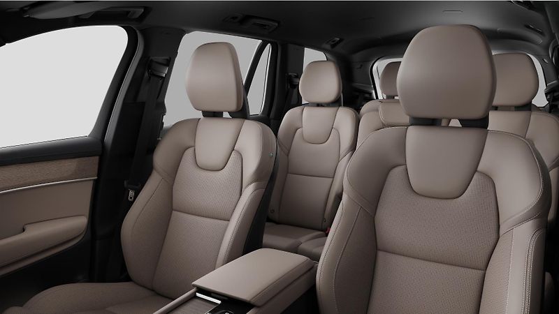 Volvo XC90 (2026)  B5 AWD PLUS DARK - fotka 9 z 13