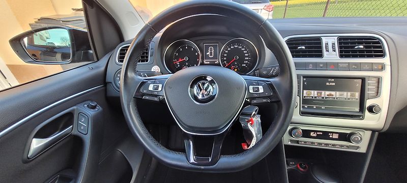 Volkswagen Polo (2016) 1,2TSi 81kW R-Line Highline - fotka 19 z 51