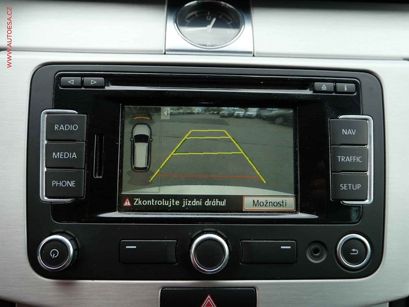 Volkswagen Passat (2013) 2.0 TSi, Highline, DSG, bixen - fotka 24 z 27