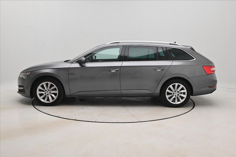 Škoda Superb 2,0 TDI 110 kW DSG TAŽNÉ NAVI - fotka 8 z 31