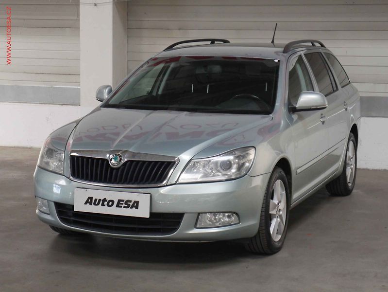 Škoda Octavia (2012) 1.6 TDi, ČR, AAC, tempo - fotka 3 z 16