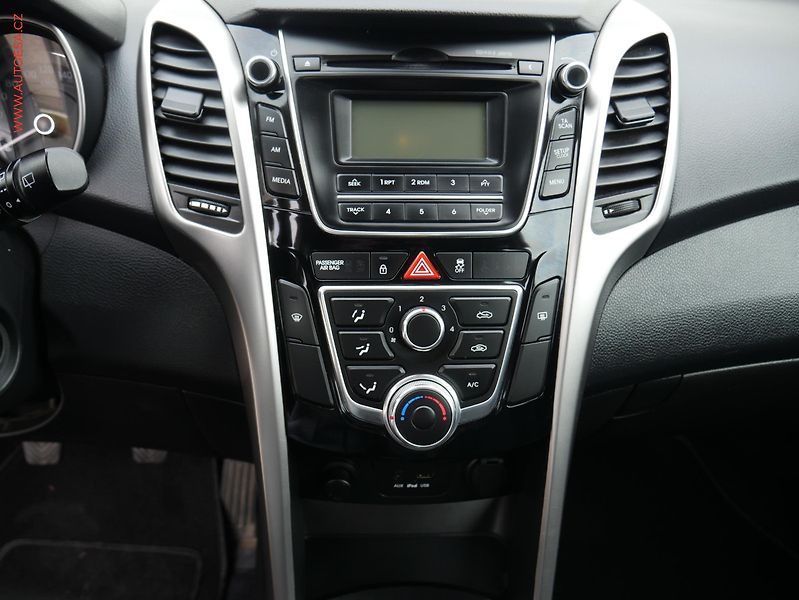 Hyundai i30 (2012) 1.4 i, ČR, AC - fotka 11 z 16