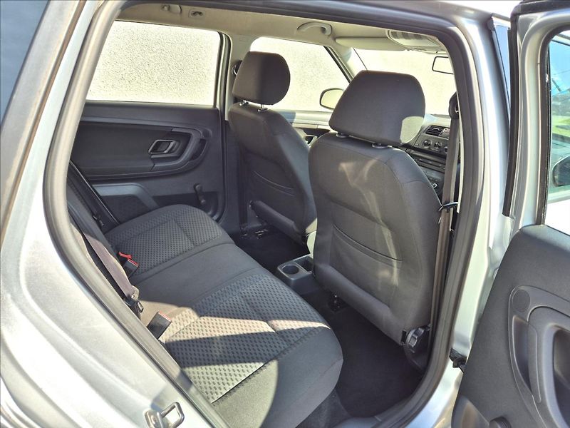 Škoda Fabia (2010) 1,4 i 16V Combi Klima Facelift - fotka 18 z 27