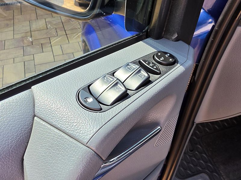 Mercedes-Benz Viano (2006) 2.2CDi 110kW 6-MÍST*PO SERVISU - fotka 9 z 35