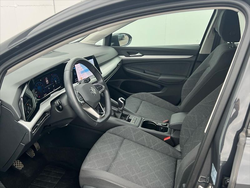 Volkswagen Golf 1,0 TSi 81kW LIFE  8 - fotka 22 z 27