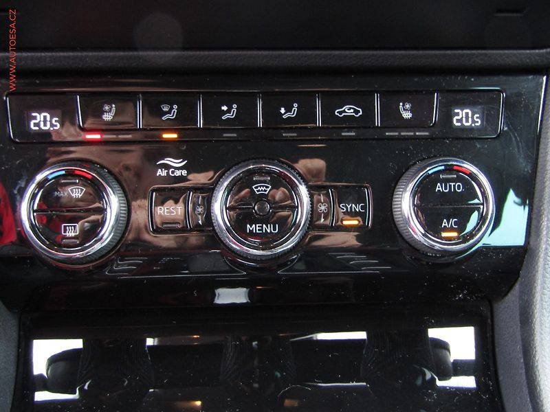 Škoda Superb (2019) 2.0TDi 4x4, 2.maj,ČR, Style - fotka 16 z 23