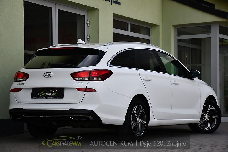 Hyundai i30 1,6CRDi STYLE AT TAŽNÉ - fotka 5 z 48