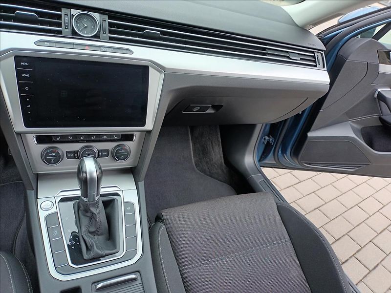 Volkswagen Passat 2,0 TDI,110kw,LED,SERVIS,TAŽNÉ - fotka 13 z 49