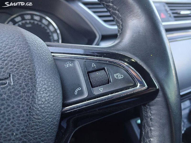 Škoda Superb 2.0 TDI 110kW - fotka 17 z 35