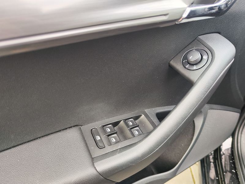 Škoda Octavia 1.8 TSI/132kW Style Plus ČR - fotka 29 z 30
