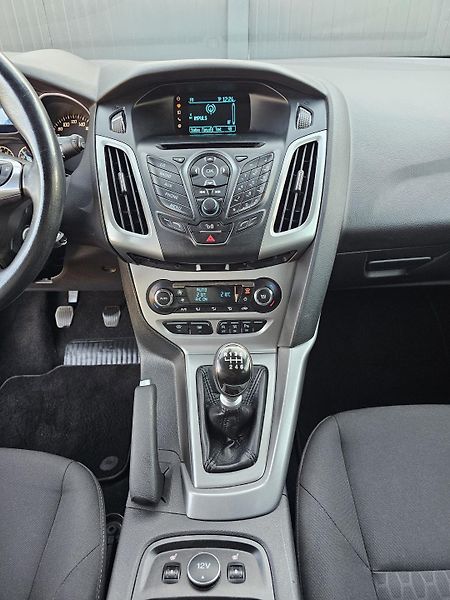 Ford Focus 1.0 92kW,VÝHŘEV,2xKOLA,SERVIS - fotka 24 z 64