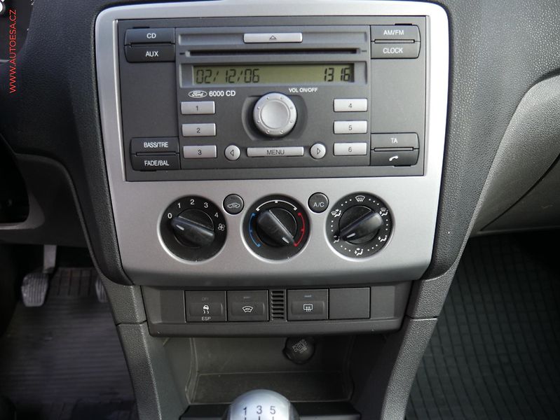 Ford Focus (2005) 1.6i, AC - fotka 13 z 15