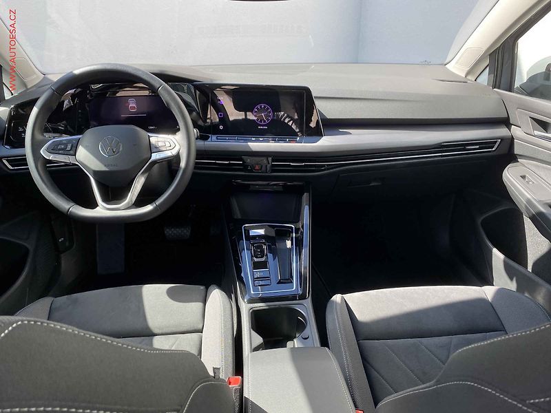 Volkswagen Golf (2023) 1.5 TSi, ČR, Style, AT, LED - fotka 8 z 21
