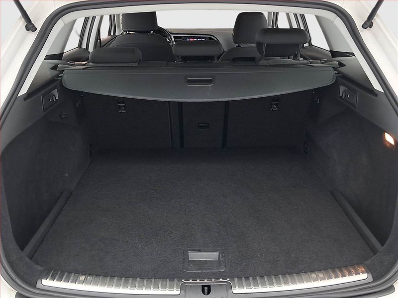 Seat Leon (2018) 1.6 TDI, Serv.kniha, Navi - fotka 13 z 16