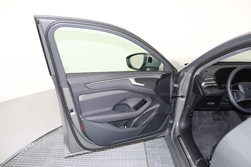 Audi A6 Avant TDI quattro 150 kW Stronic - fotka 14 z 24