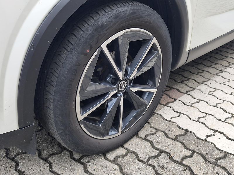 Nissan Qashqai 2021 ČR 1.3 DIG-T 116kW TEKNA+ - fotka 35 z 39