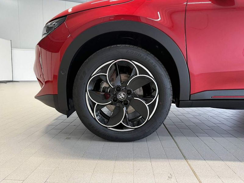 Alfa Romeo Junior (2025) Speciale Elettrica 54 kWh - fotka 26 z 26