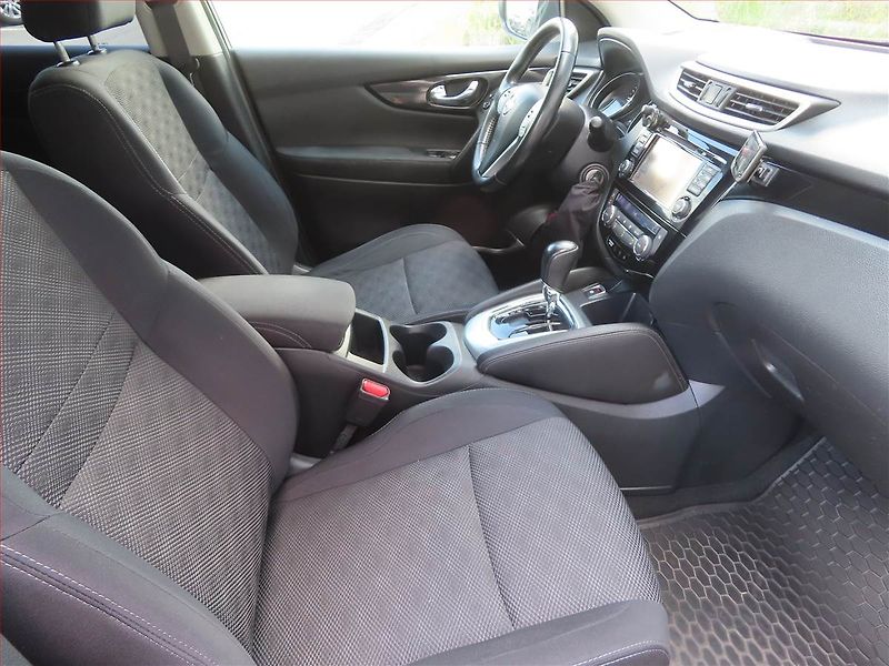 Nissan Qashqai (2015) 1.6 dCi, Automat, Serv.kniha - fotka 9 z 20