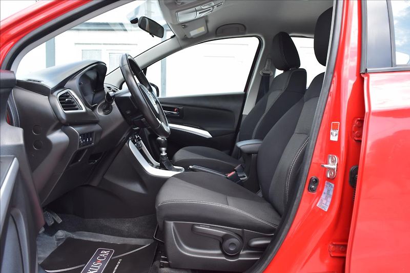 Suzuki SX4 S-Cross 1,6 D 88KW NOVÁ STK TAŽNÉ 4X4 - fotka 15 z 49