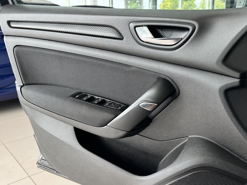 Renault Mégane 1,2TCe 96kW*Tempomat*LED*Navi - fotka 28 z 34