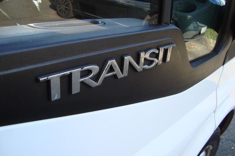 Ford Transit (2010) 300L, 2.2 TDCi - fotka 23 z 51