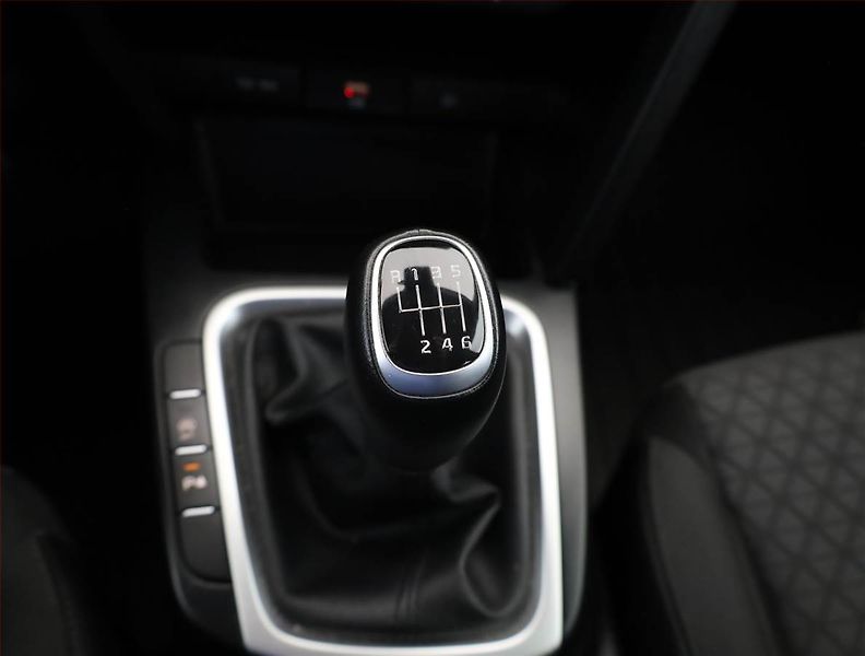 Kia Ceed (2022) 1.5 T-GDI, Serv.kniha - fotka 13 z 19