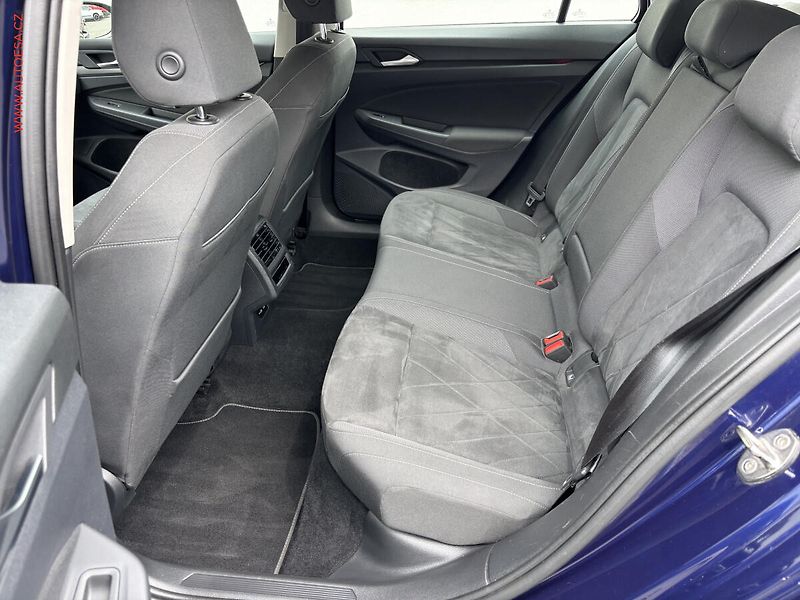Volkswagen Golf (2022) 2.0 TDi, Style, LED - fotka 12 z 19