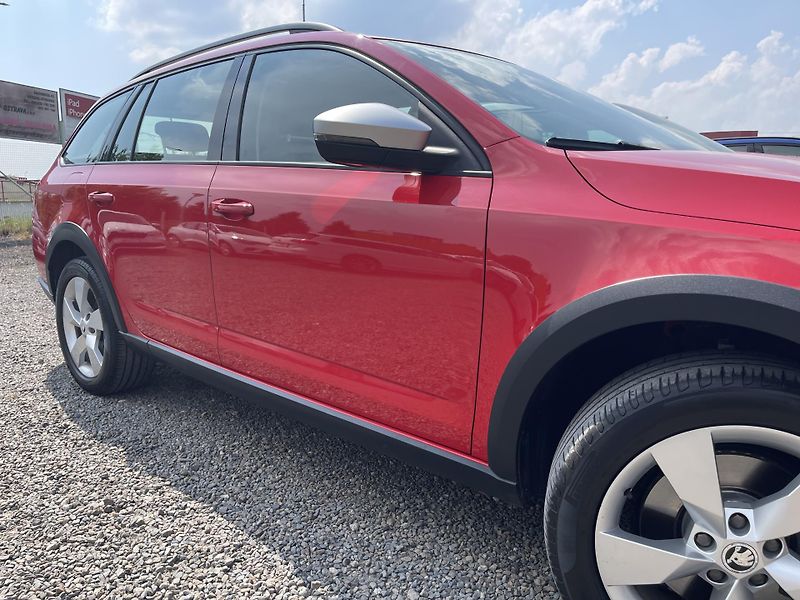 Škoda Octavia 2.0 TDi 135kW SCOUT DSG 4x4 ČR - fotka 10 z 55