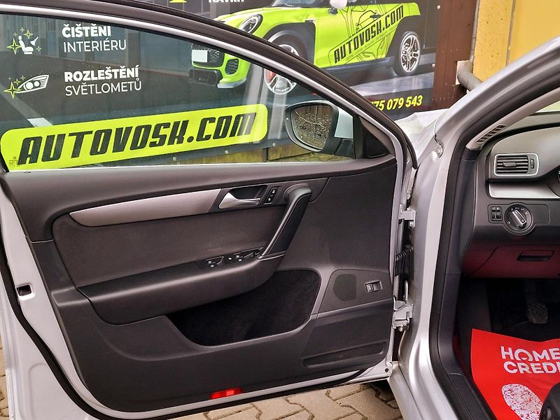 Volkswagen Passat *SERV.KNÍŽKA,AUT.PARKOVÁNÍ   - fotka 45 z 47