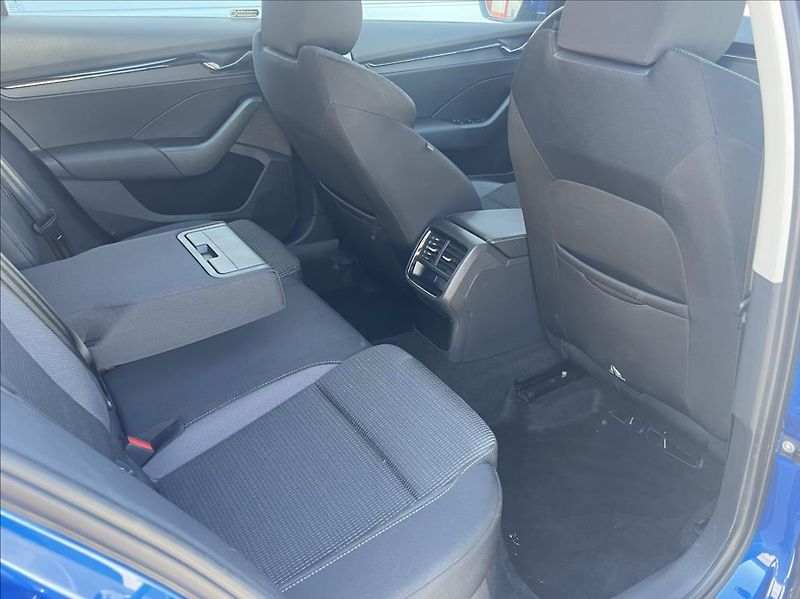 Škoda Octavia 2,0 TDI 85kW Ambition Combi - fotka 18 z 31