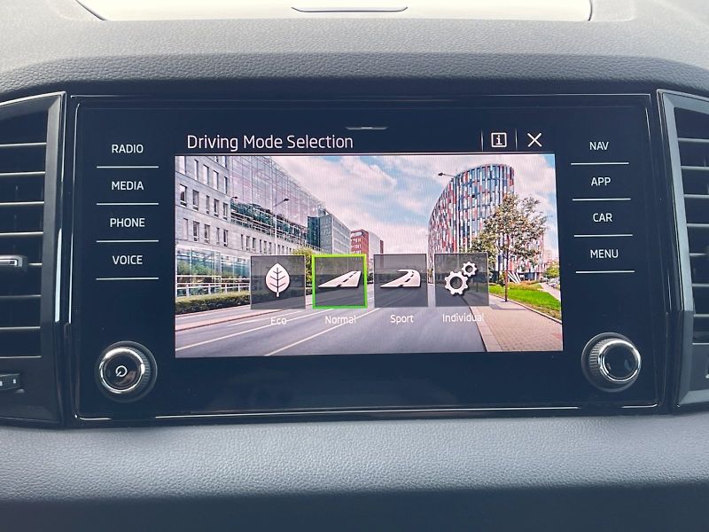 Škoda Karoq (2022) Sportline 1.5 TSI 110kW DSG - fotka 18 z 35