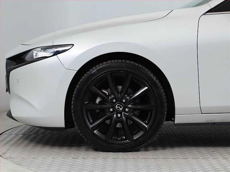 Mazda 3 (2024) 2.0 e-Skyactiv X - fotka 13 z 19