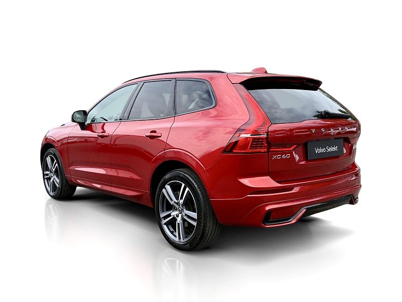 Volvo XC60 B5 AWD (benzín) // PLUS DARK - fotka 3 z 48