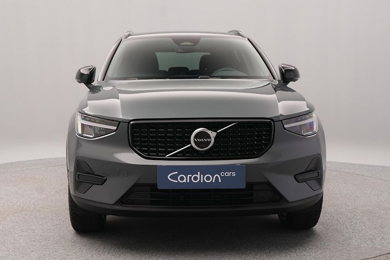 Volvo XC40 (2026) B3 AUT DARK PLUS - fotka 15 z 24