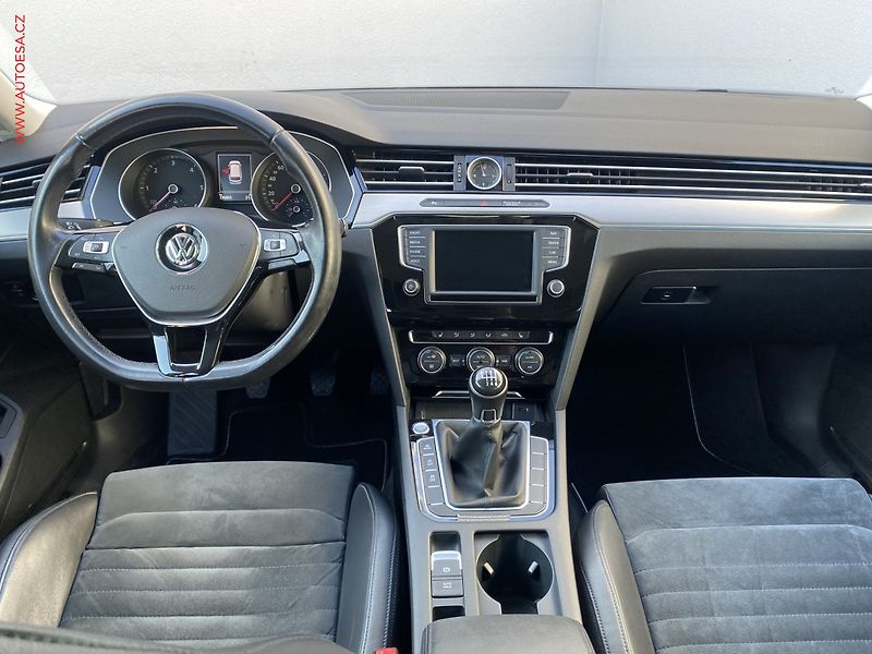 Volkswagen Passat (2015) 2.0 TDi, Highline, LED, navi - fotka 8 z 20